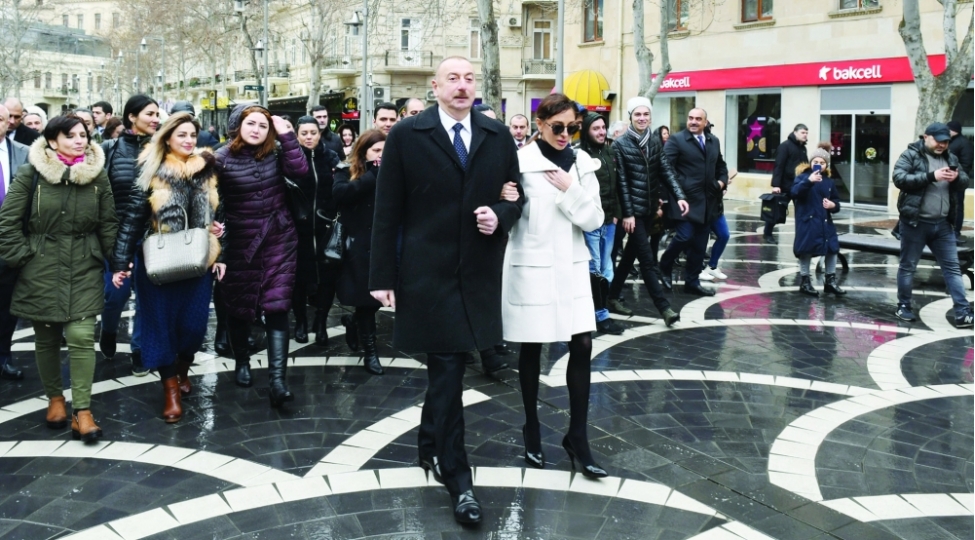 prezident-lham-eliyeve-xalq-desteyiilden-ile-yukselen-etimad