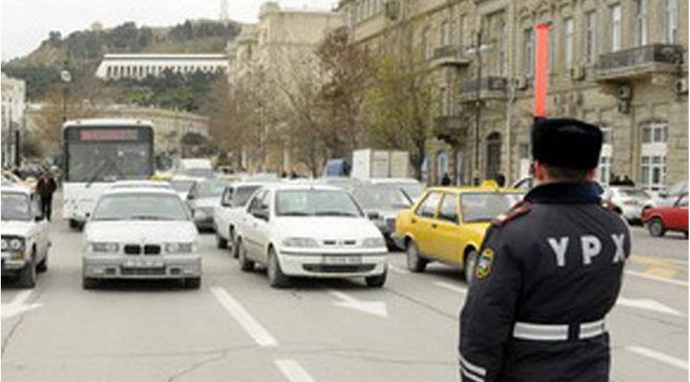 shehidlerin-xatiresi-bir-deqiqelik-sukutla-yad-edildi-hereket-dayandirildi