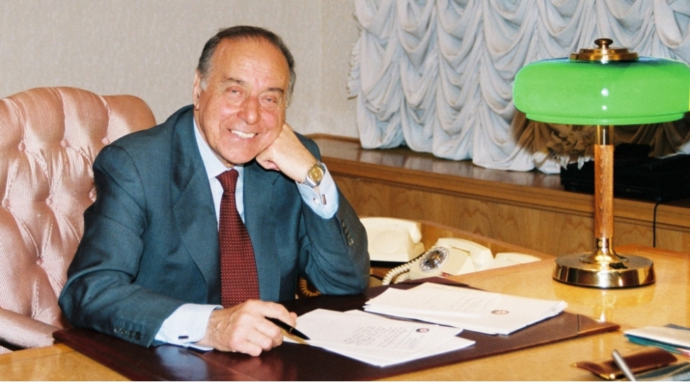 heyder-eliyevin-ana-diline-qaygisi