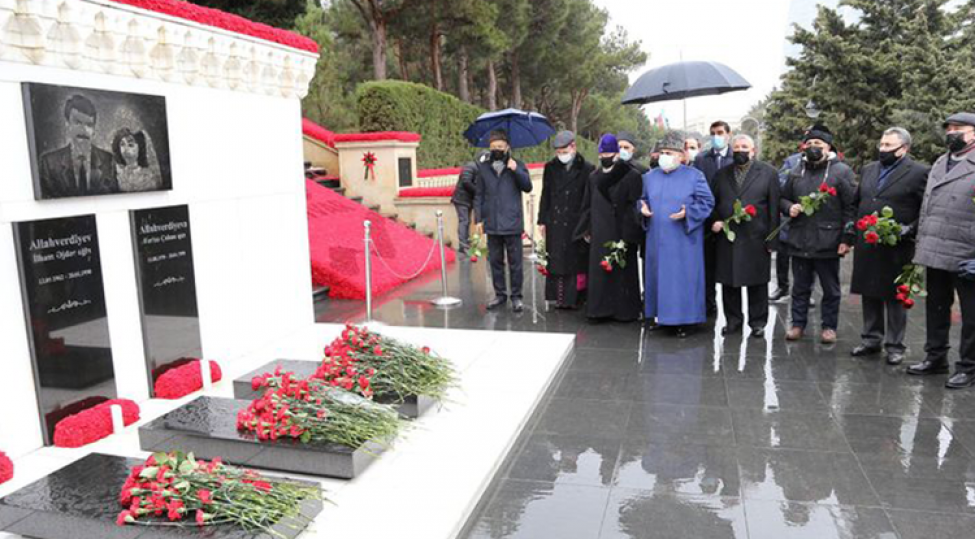 dini-konfenssiyalarin-rehberleri-shehidler-xiyabanini-ziyaret-edibler