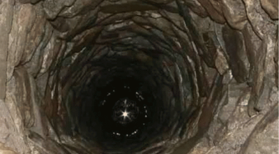 berdede-uch-yashli-ushaq-quyuya-dusherek-olub