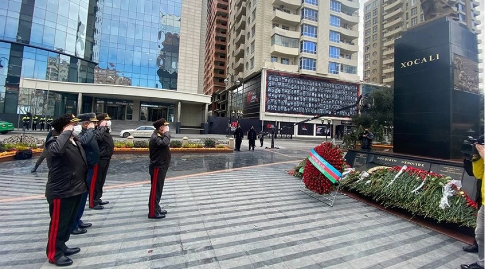 mudafie-nazirliyinin-rehber-heyeti-xocali-soyqirimi-abidesini-ziyaret-edib