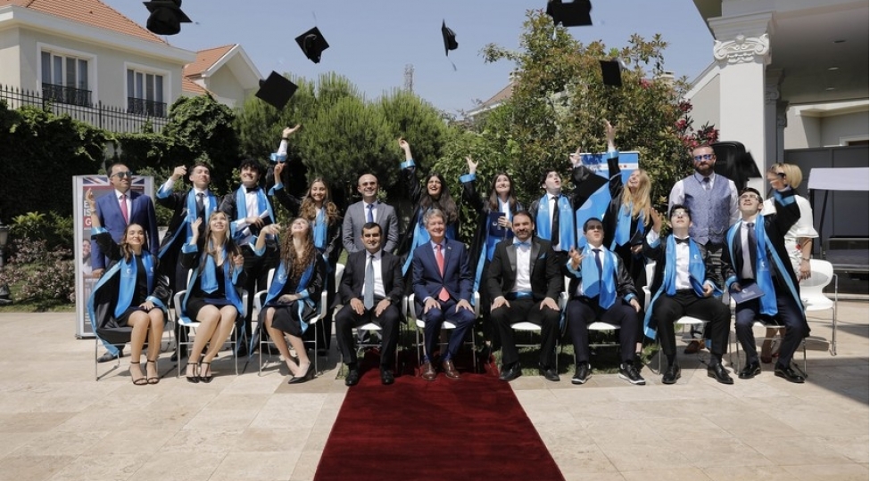 azerbaycan-britaniya-kollecinde-mezun-gunu