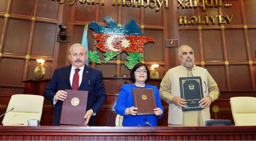 shusha-ve-baki-beyannameleri-uch-qalib-dovletin-zefer-salnamesi