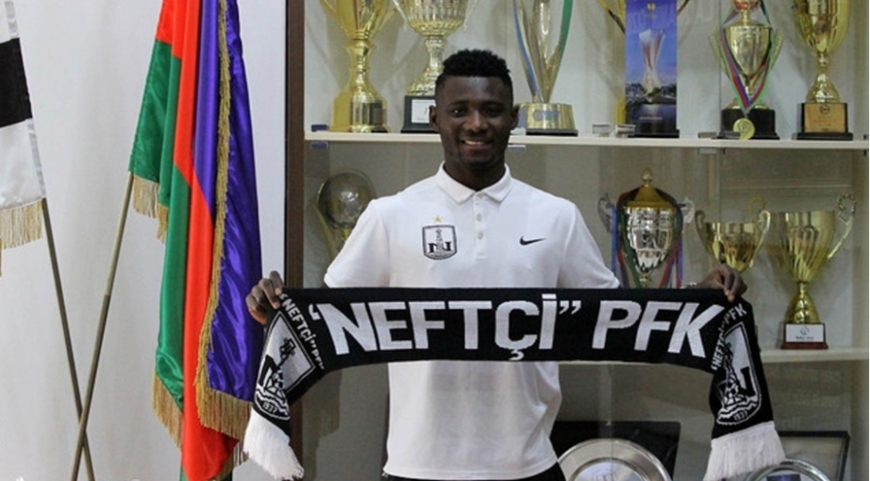 neftchinin-futbolchusu-herbi-chevrilishe-gore-qvineyani-terk-ede-bilmir