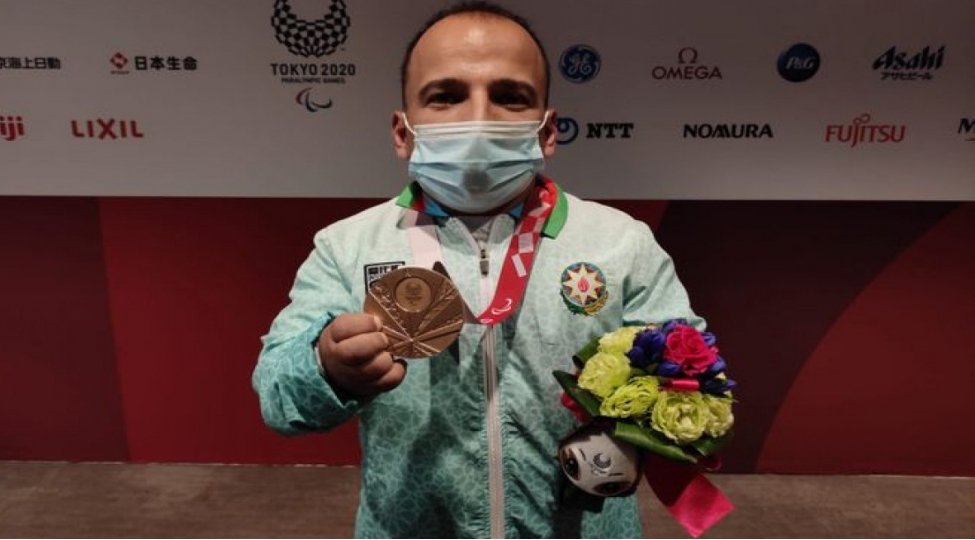 qalib-olkenin-idmanchilariyiq-pervin-memmedov