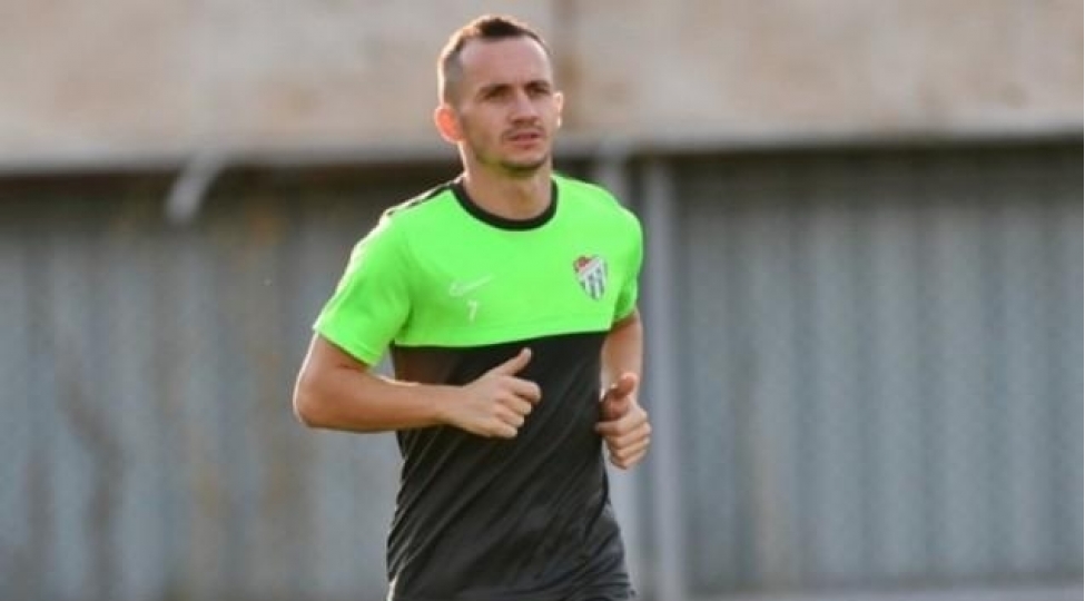 bursaspor-azarkeshlerinden-namiqe-gore-bash-meshqchiye-etiraz