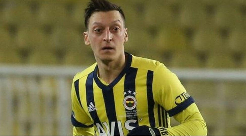 mesut-ozil-absh-klubuna-keche-biler