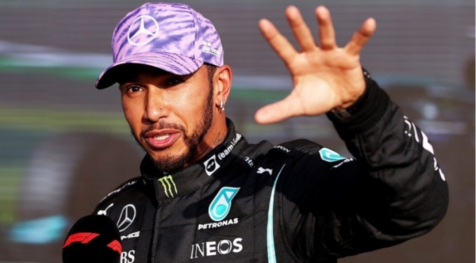 formula-1-hemilton-oz-bolidi-ile-mexaniki-vurub