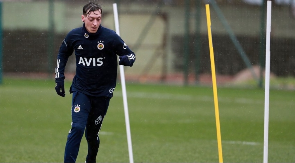 mesut-ozil-olimpiakosla-oyunda-ishtirak-etmeyecek
