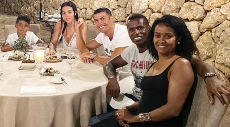 ronaldo-heyat-yoldashi-olen-dostuna-destek-oldu
