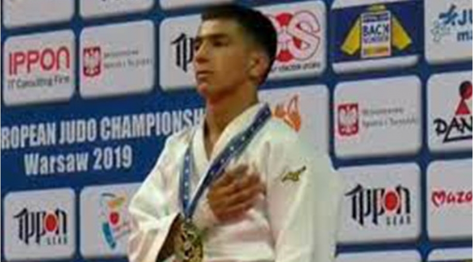 cudochumuz-gumush-medal-qazanib