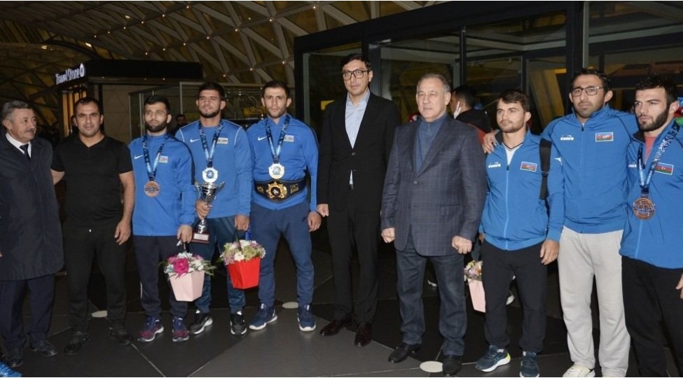 ferid-qayibov-dunya-chempionatindan-qayidan-idmanchilarimizi-qarshilayib