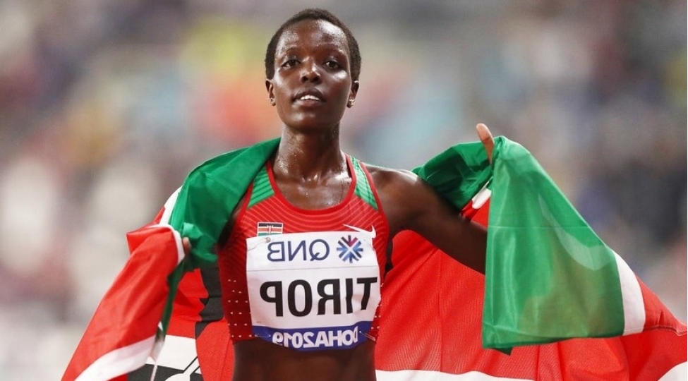 dunya-rekordchusu-evinde-olu-tapilib