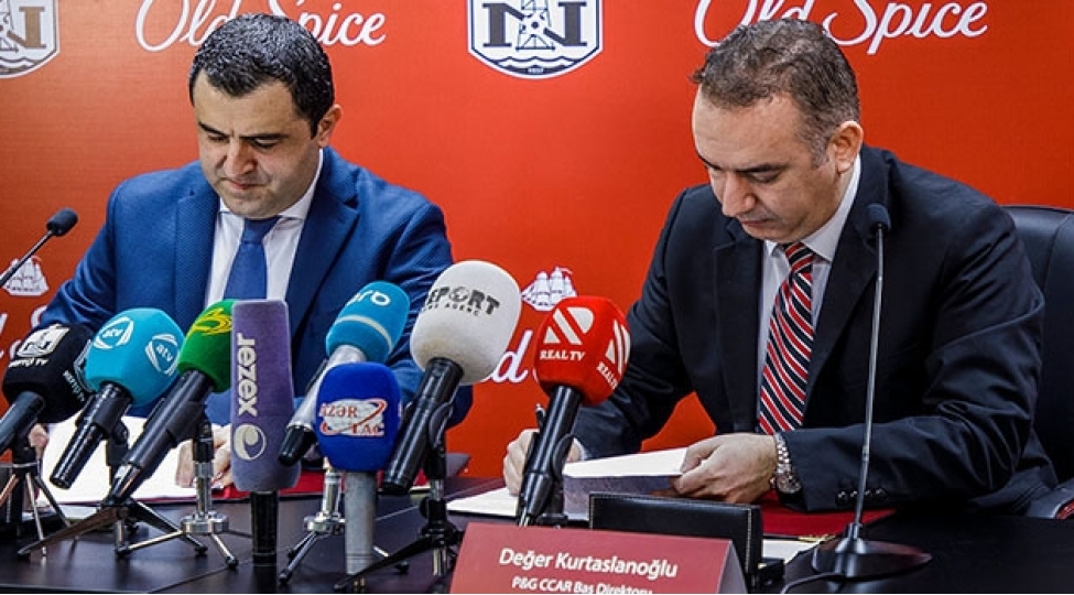 old-spice-ve-neftchi-terefdashliq-haqda-muqavile-imzalayib
