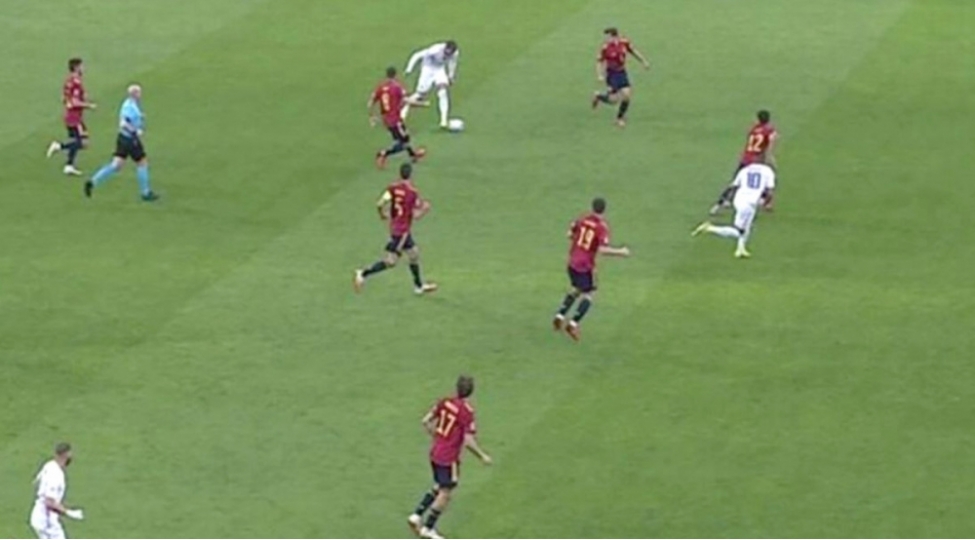 uefa-ofsayd-qaydalarinda-deyishiklik-olacagini-achiqlayib