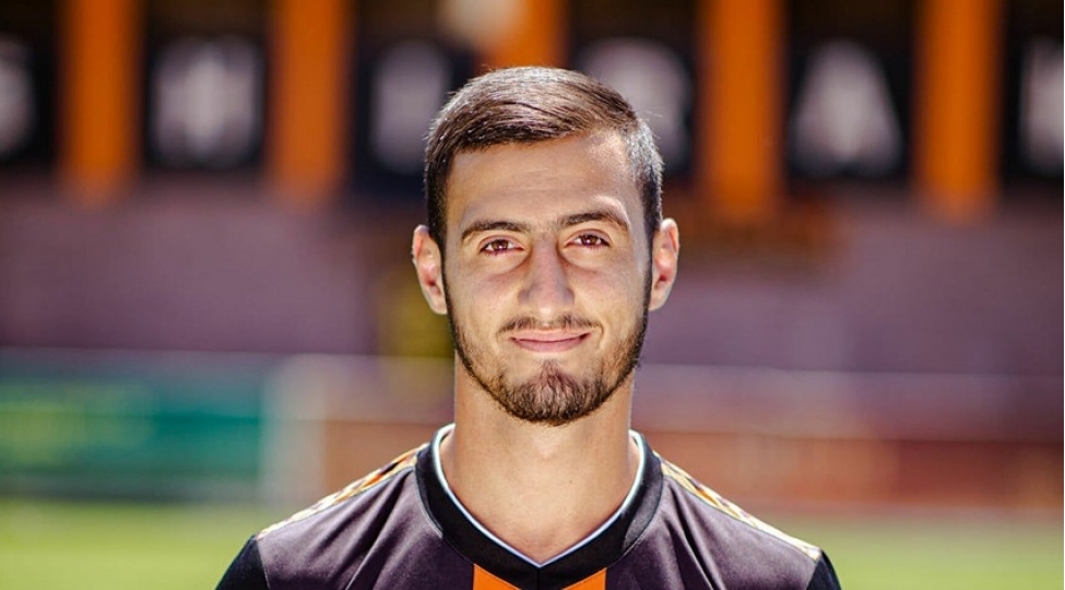 komada-olan-ermeni-futbolchu-olub
