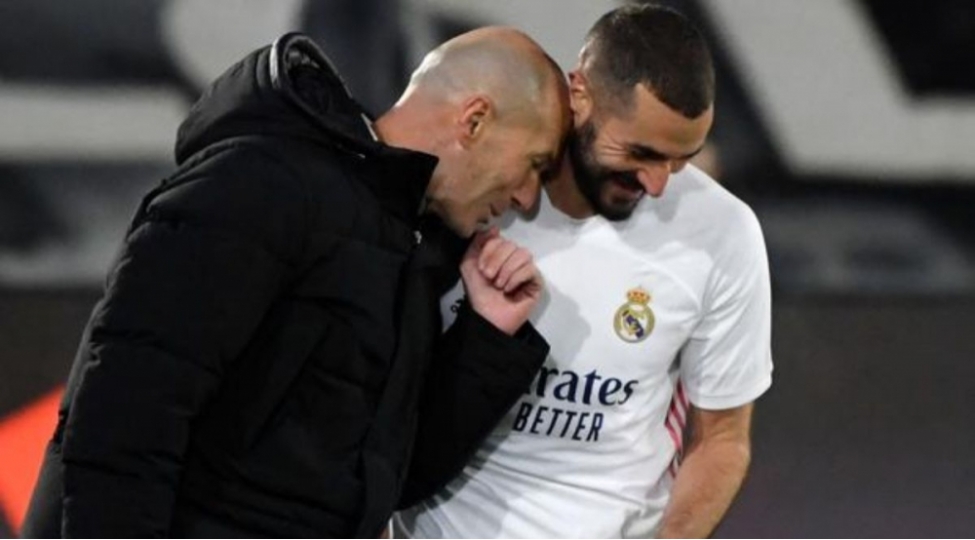 zidan-qizil-top-benzemaya-verilmelidir