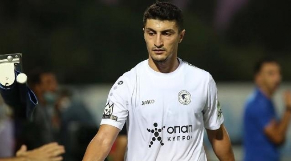 araz-abdullayev-uchun-45-deqiqe-ve-sari-vereqe
