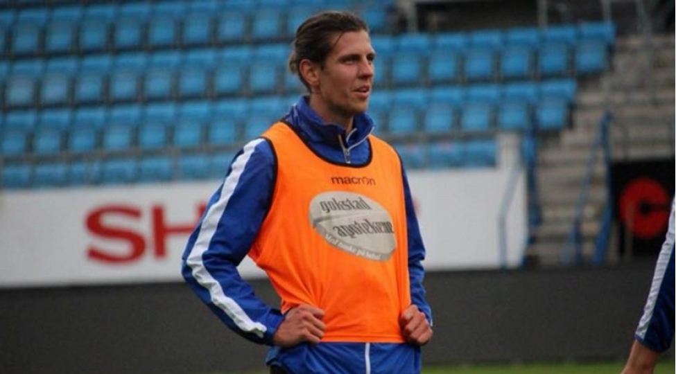 islandiyali-futbolchu-oyun-vaxti-infarkt-kechirib
