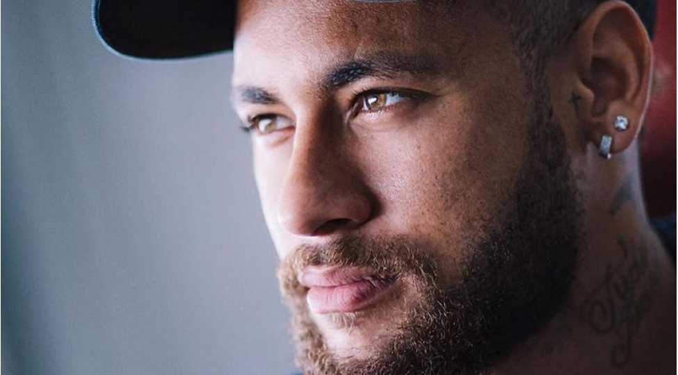 neymar-400-cu-qolunu-vurdu
