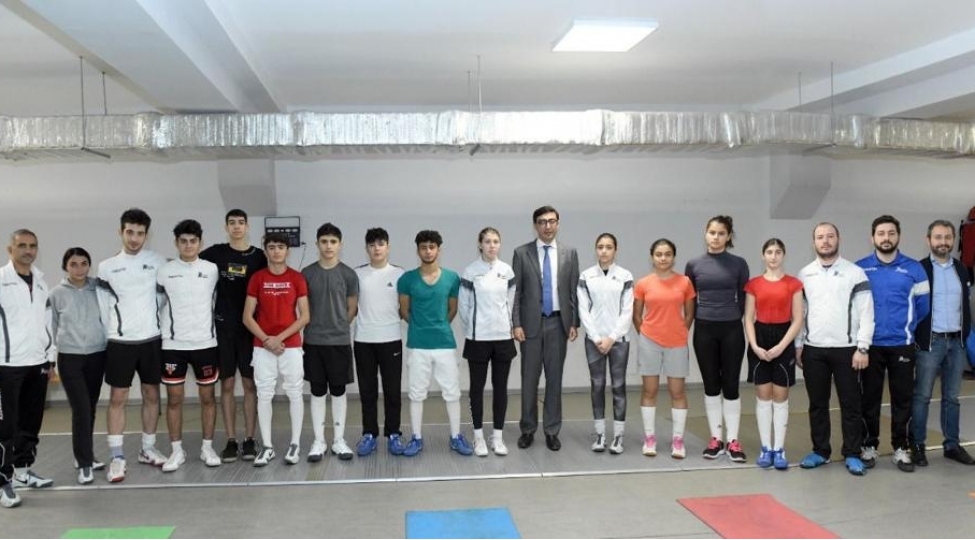 ferid-qayibov-qilincoynadanlarla-gorushub