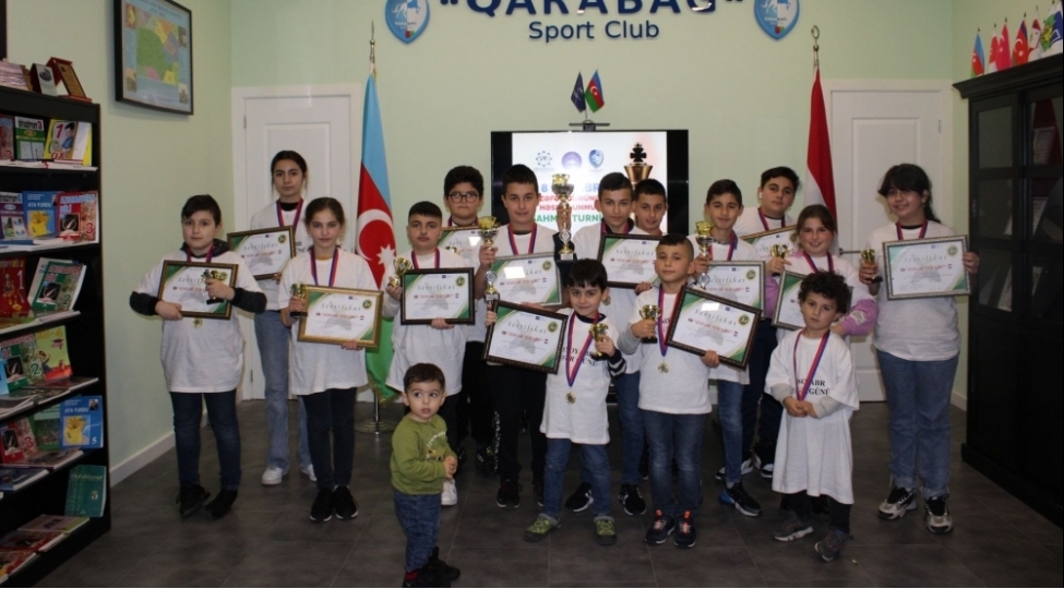 rotterdamda-zefer-gununne-hesr-edilmish-shahmat-turniri-kechirilib