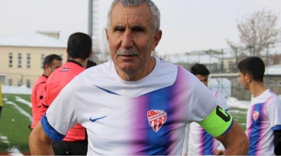 72-yashli-futbolchu-yeni-klubda