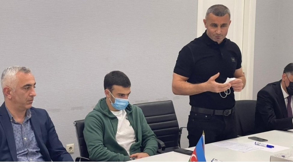 qarabag-komandasinin-uzvleri-ile-gorush-foto