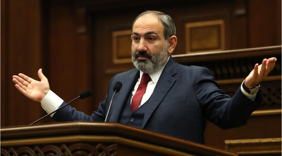 nikol-pashinyan-ermenistani-siyasi-mehbus-zindanina-chevirib