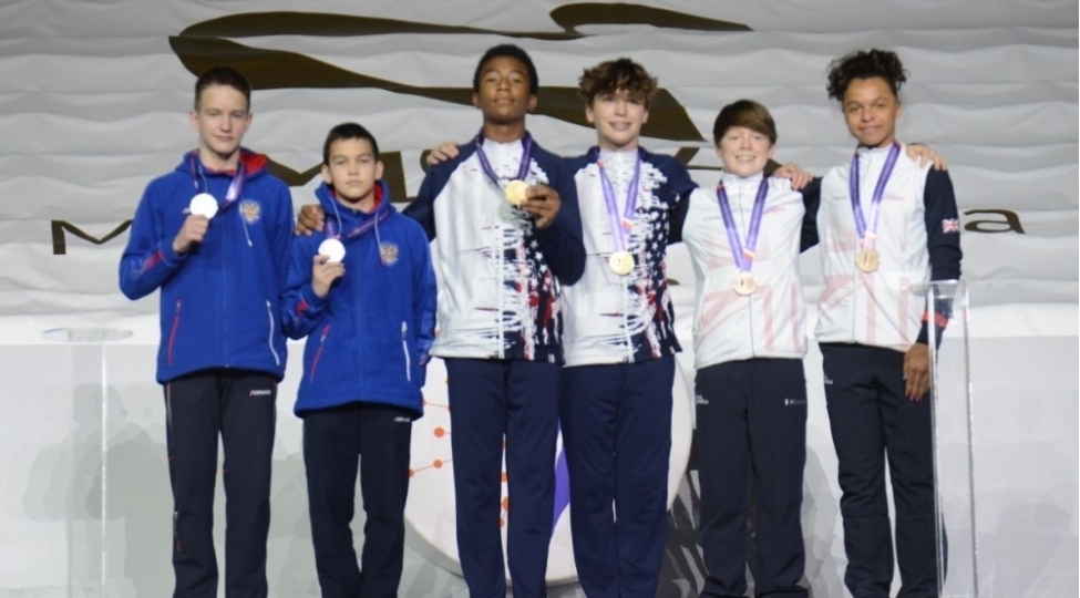 milli-gimnastika-arenasinda-qaliblermukafatlandirilib-foto