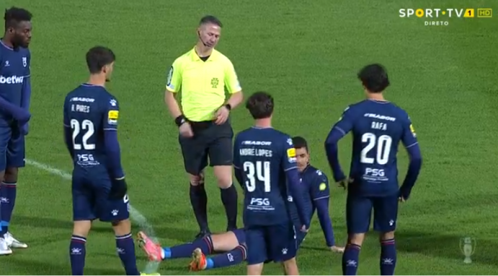portuqaliya-klubu-meydana-9-futbolchu-ile-chixib-oyun-yarimchiq-dayandirilib