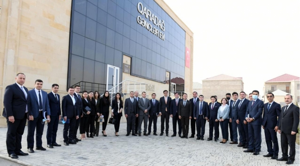 ferid-qayibov-gencler-evlerinin-rehberleri-ile-gorushub-foto