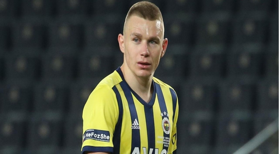 fenerbaxchanin-futbolchusu-chelsiye-kechir