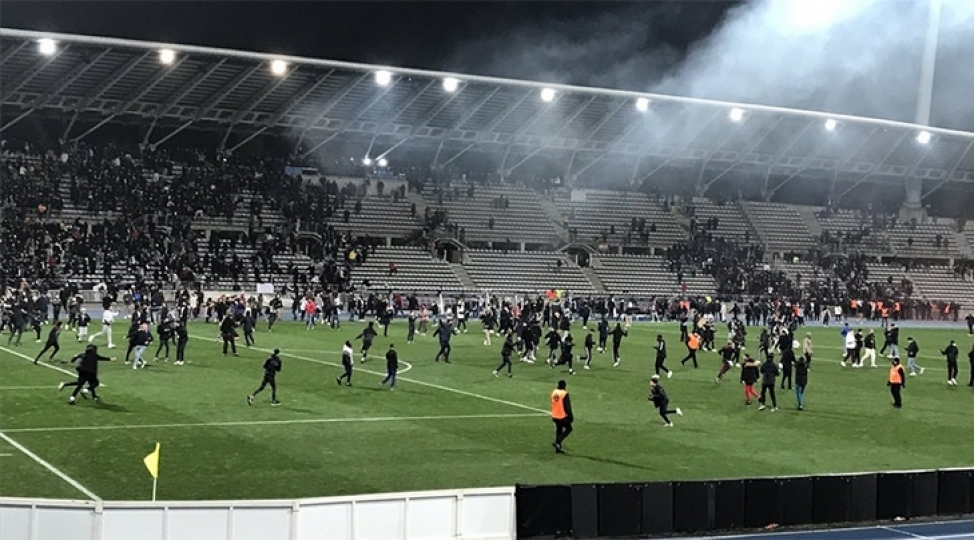 paris-lion-matchinda-kutlevi-dava-oyun-yarimchiq-dayandirilib