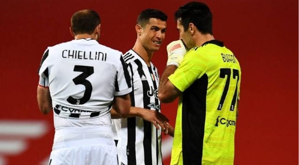 buffon-ronaldo-yuventusun-sistemini-pozdu