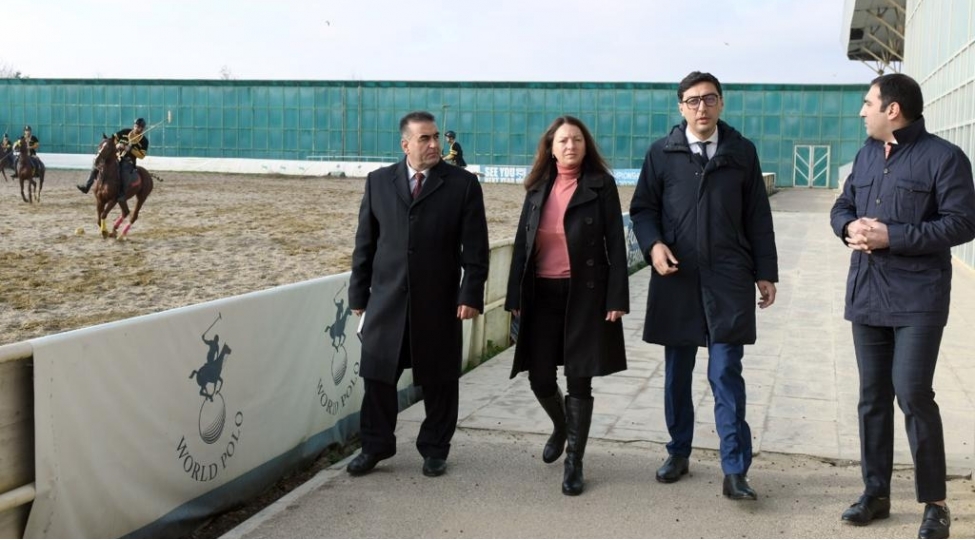 ferid-qayibov-atchiliq-federasiyasinin-fealiyyeti-ile-tanish-olub-foto
