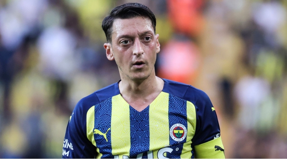 mesut-ozil-karyerasini-indoneziyada-davam-etdire-biler