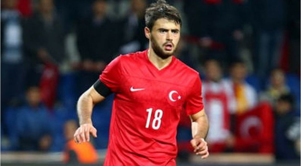 turkiye-millisinin-futbolchusu-qezada-oldu-foto