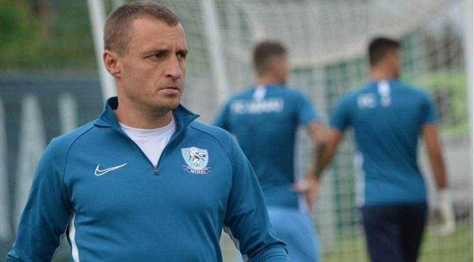 veteran-futbolchu-komanda-yoldashini-doyub-sebeb