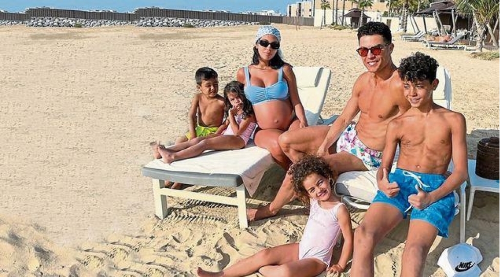 ronaldo-ogluna-telefon-istifade-etmeye-icaze-vermir
