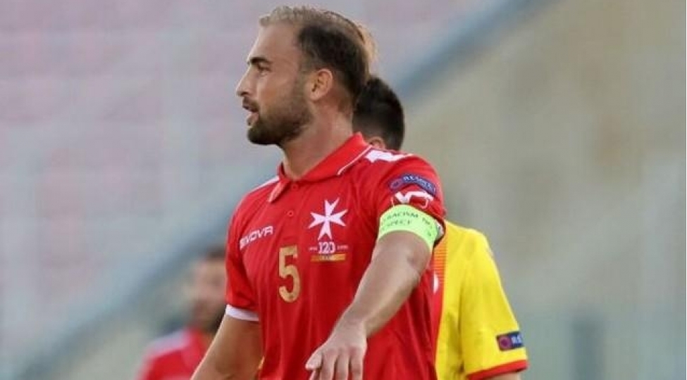 karyerasini-basha-vurdu-millimize-qarshi-oynamayacaq