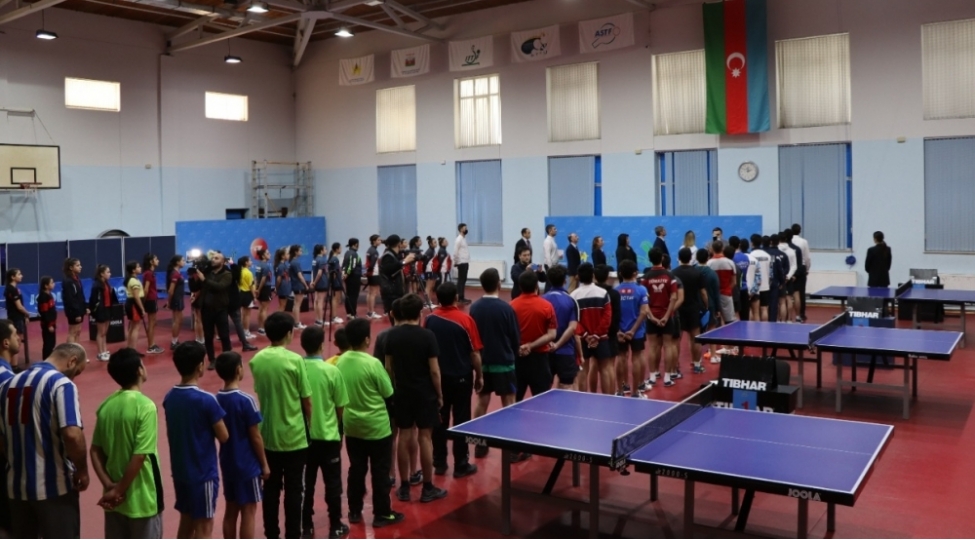 stolustu-tennis-uzre-olke-chempionatinin-achilish-olub