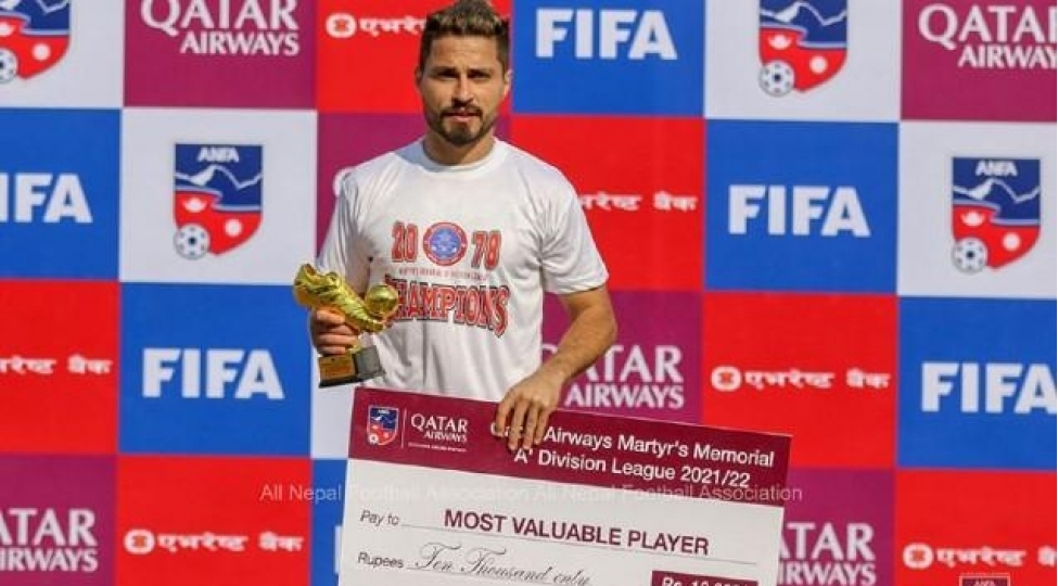 azerbaycanli-futbolchu-nepal-chempionu-oldu