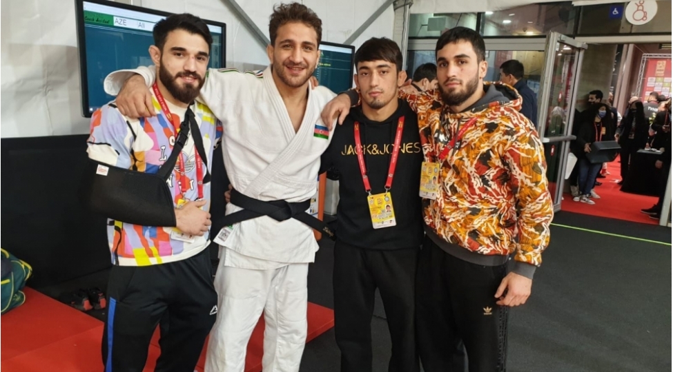 hidayet-heyderov-boyuk-debilqede-qizil-medal-qazandi-foto