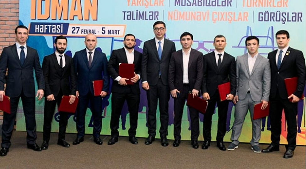 idmanchilara-menzillerin-orderleri-teqdim-edildi