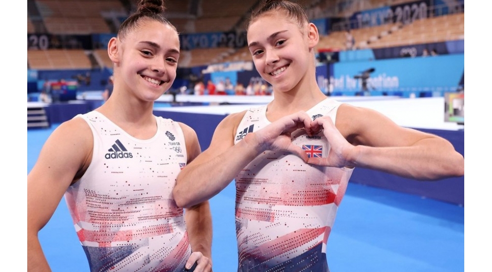 azerbaycanli-ekiz-gimnastlar-boyuk-britaniya-chempionatinda-6-medal-qazaniblar