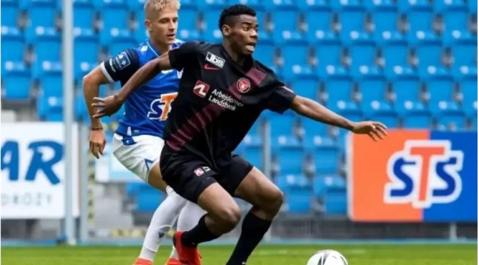 fenerbaxcha-eyni-klubdan-3-futbolchu-isteyir