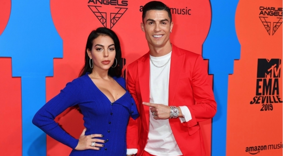 ronaldo-corcinaya-her-ay-bu-qeder-pul-verirmish