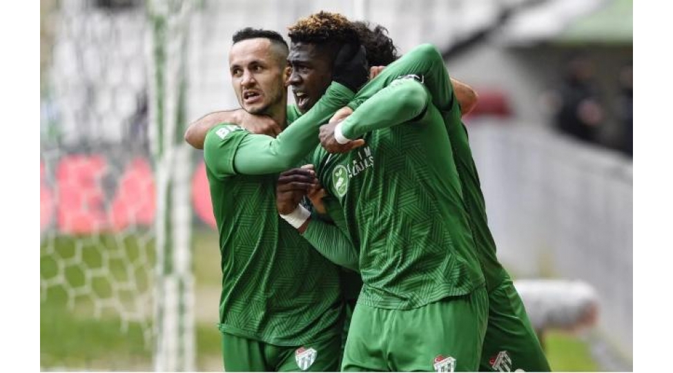 namik-bursasporda-en-chox-qol-vuran-futbolchular-sirasinda